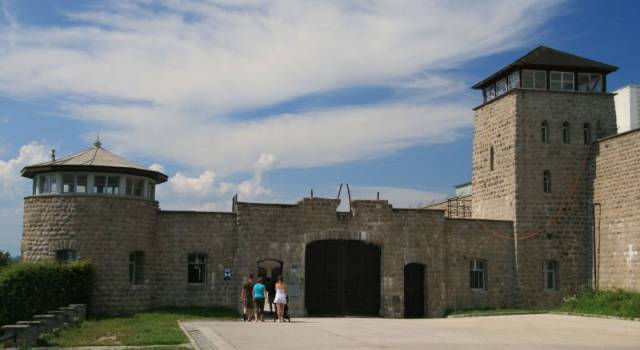 Cinque alunni della Scuola Secondaria di I grado Ugo Guidi in visita ai campi di sterminio di Dachau e Mathausen