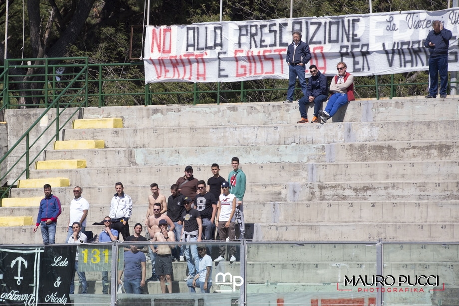 Gli ultras del Viareggio raccolgono fondi per i terremotati