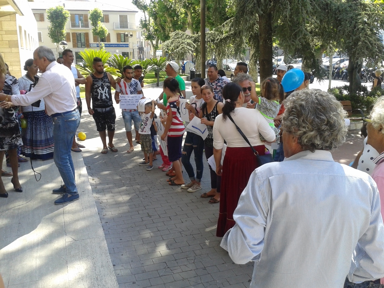 Sgombero campo rom. “Trentadue persone in mezzo alla strada”