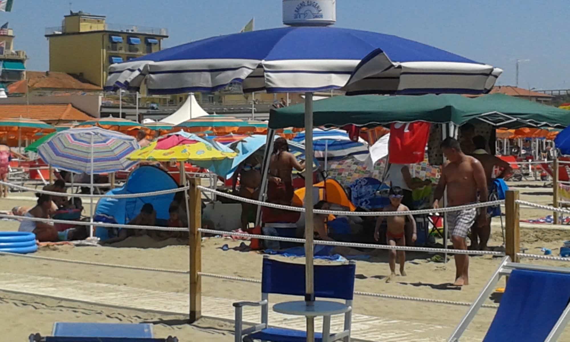 spiaggia libera lido di camaiore