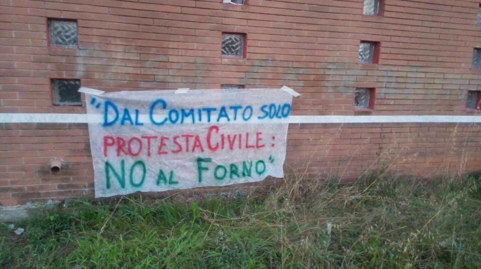 “Siamo contro il forno, ma quelle scritte non ci appartengono”