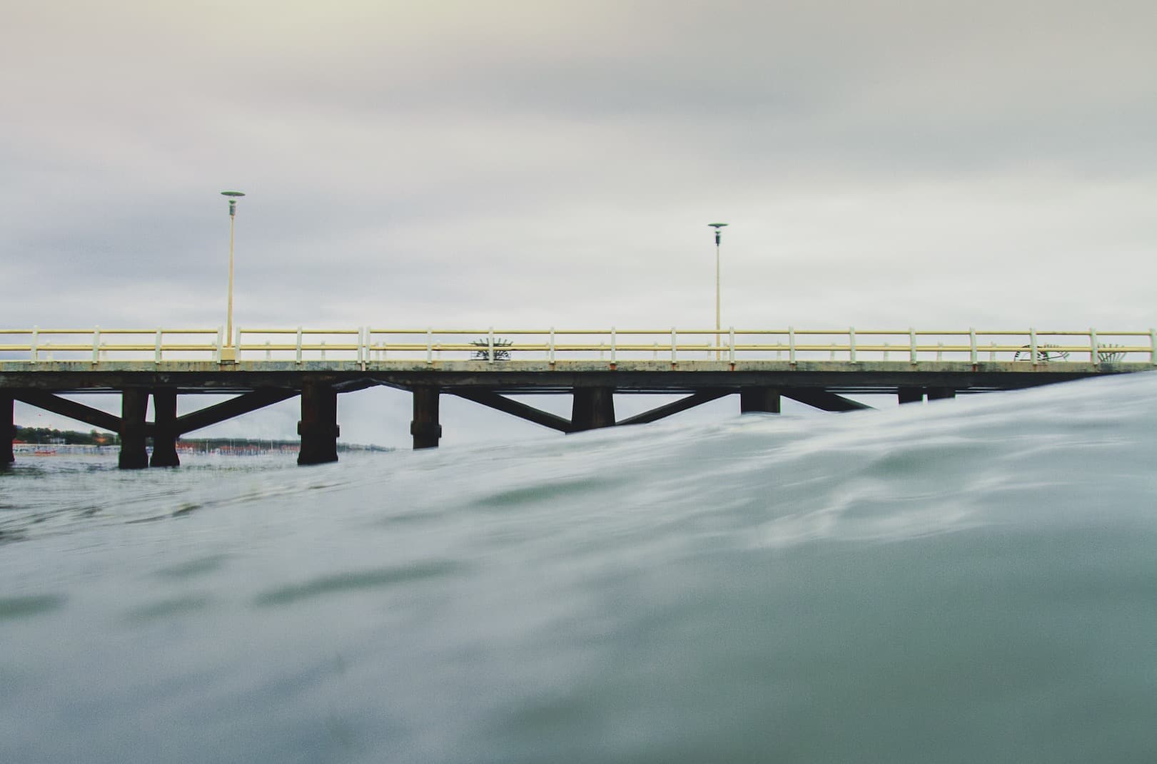 L’onda e il pontile