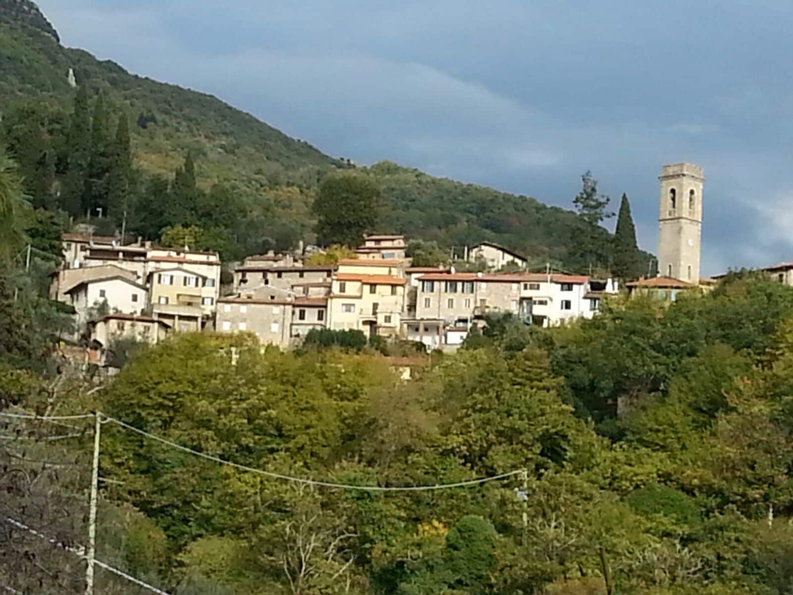 Camaiore si prepara all’autunno. Lavori di manutenzione in collina