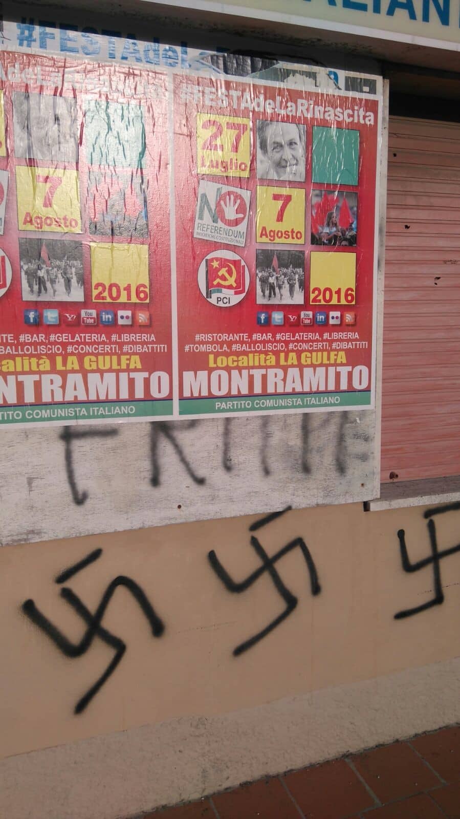 Svastiche sulla sede del partito