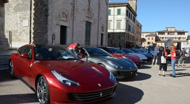 La Ferrari accende i riflettori sulla Versilia