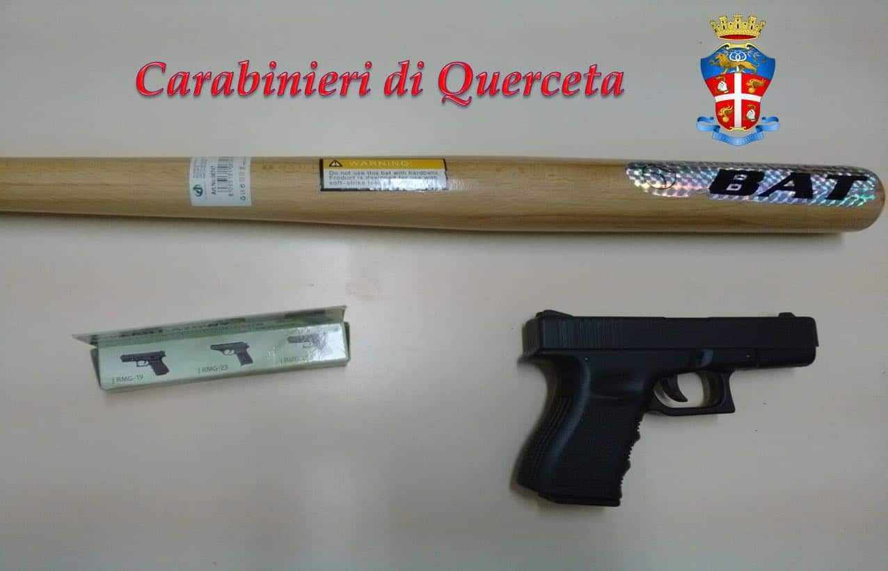 Minaccia un uomo con la pistola dopo una lite in strada