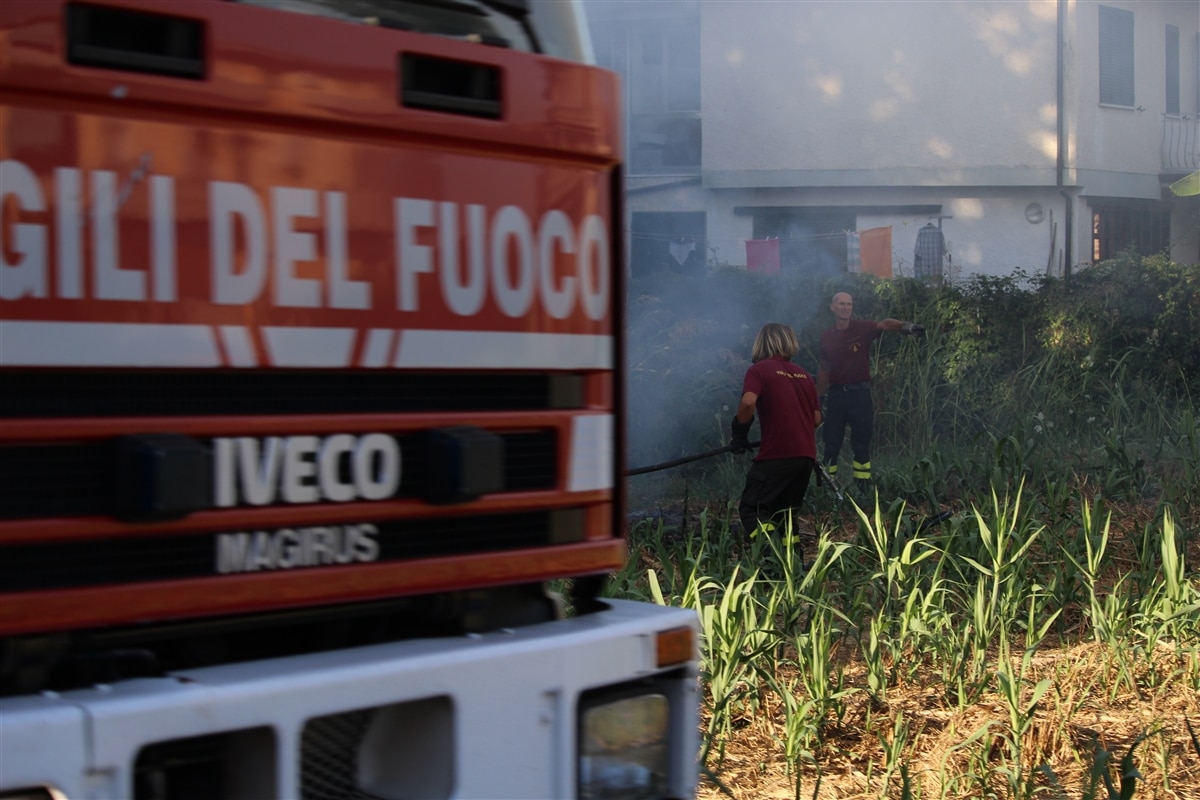 Incendio in appartamento per una stufa a legna