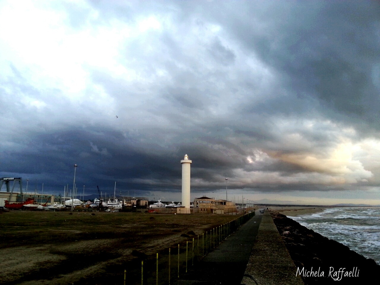 Codice giallo per pioggia giovedì 17 e venerdì 18 gennaio, allerta meteo anche a Viareggio