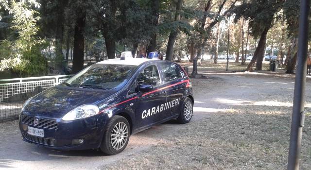 Piazza di spaccio nella pinetina di Lido. Arrestate due persone