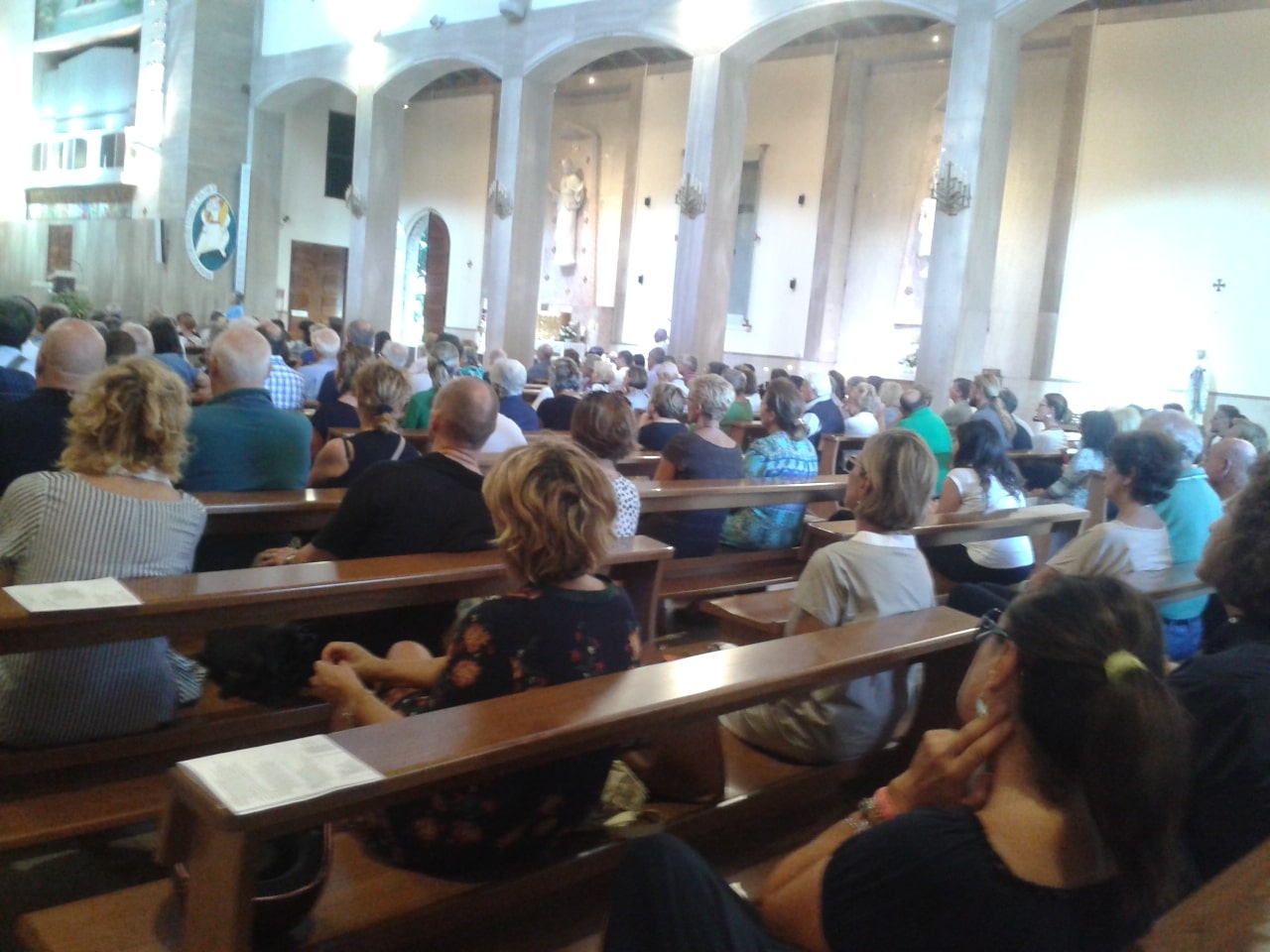 Tanta gente al funerale della professoressa Barontini