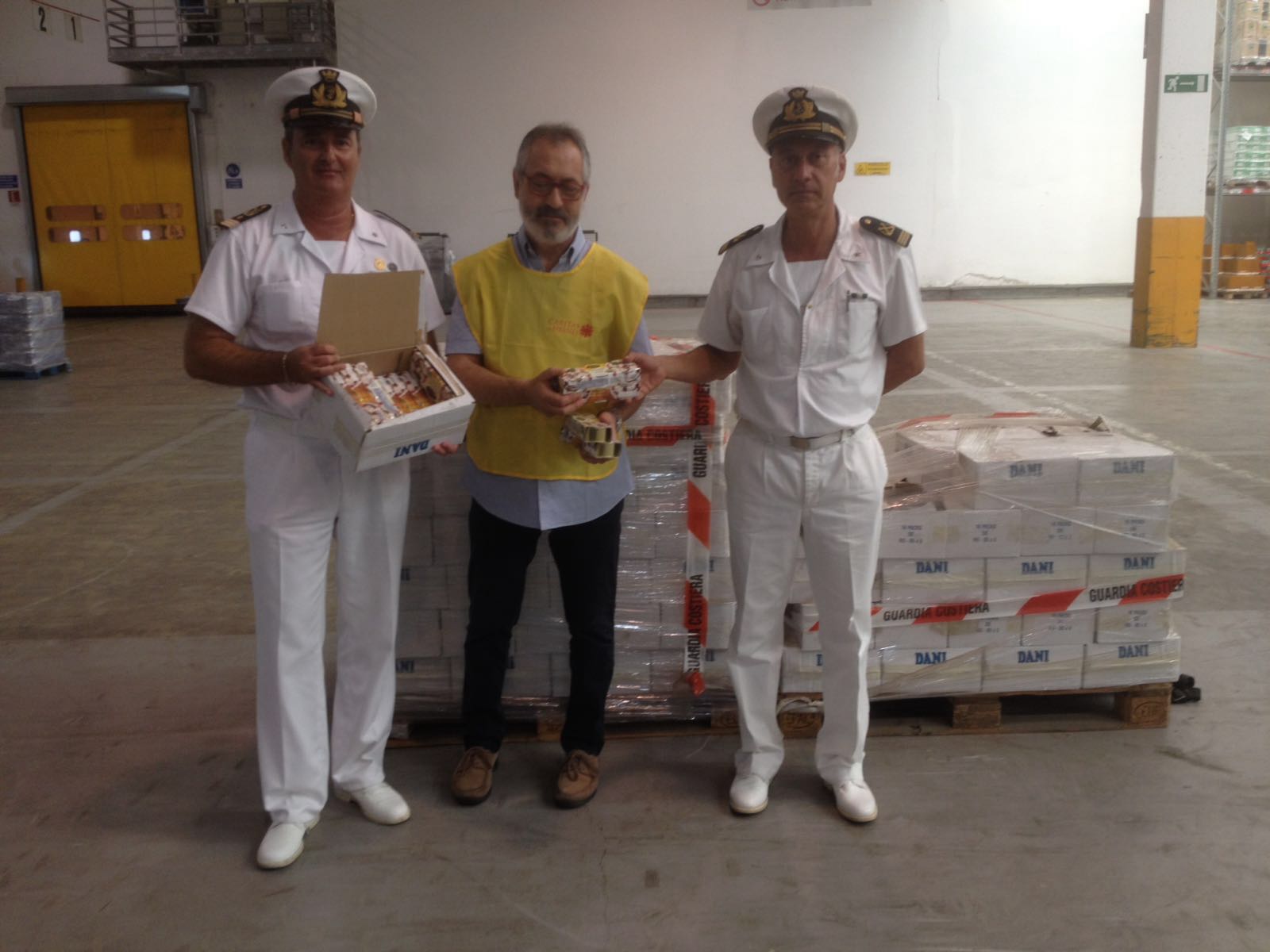 La Guardia Costiera dona alla Caritas 7.500 kg di prodotti ittici in scatola