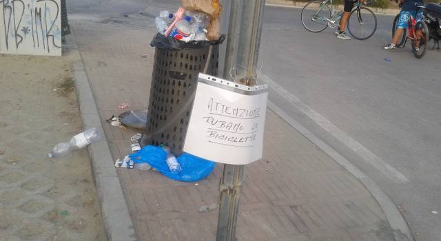 cartello per vietare di introdurre biciclette