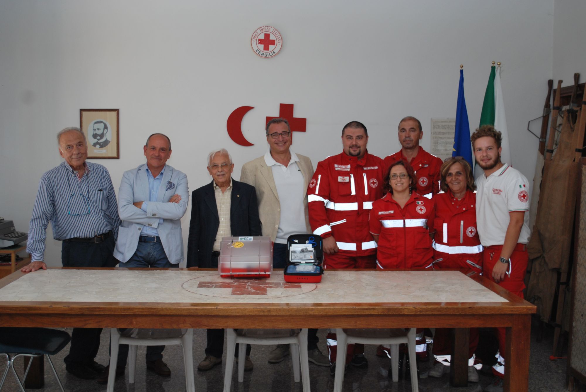 I Lions donano un defibrillatore alla Croce Rossa