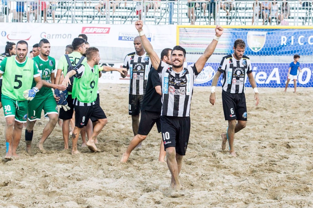 Lo scudetto del beach soccer si assegna in famiglia