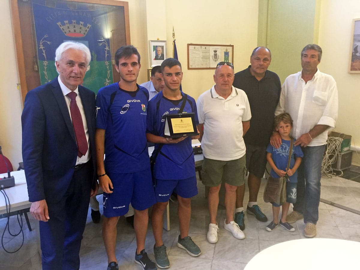 La Juniores del Seravezza premiata in Comune