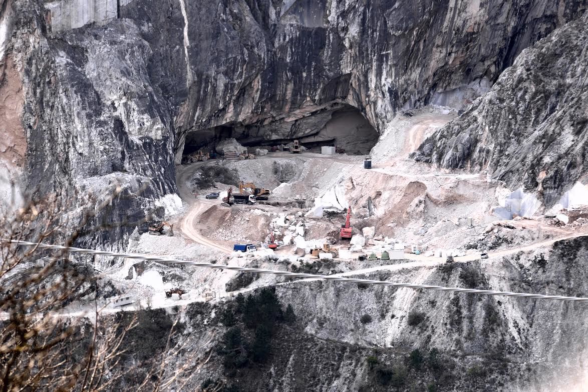 “Impediremo l’apertura di altre due cave sopra Palazzo Mediceo”