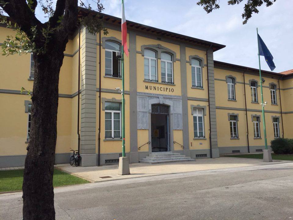 “Il municipio torni a Palazzo Quartieri, in Piazza Dante una scuola a indirizzo turistico”