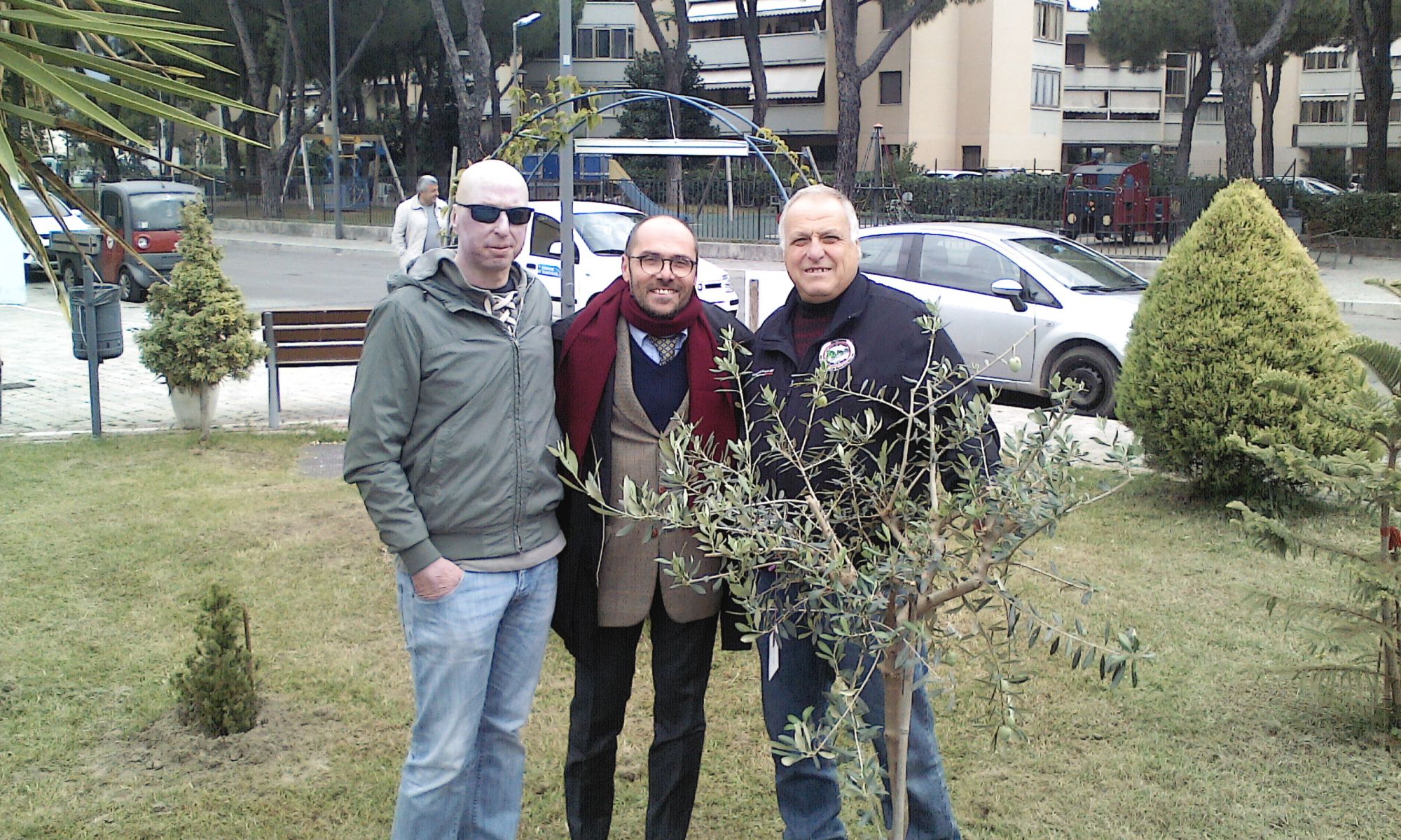 Il nuovo ulivo al parco degli Angeli lo porta il Commissario Prefettizio