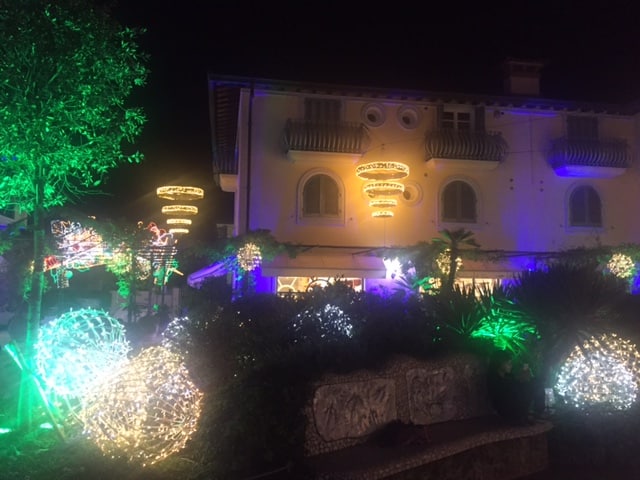 Prove tecniche per le luci di Natale a Forte dei Marmi