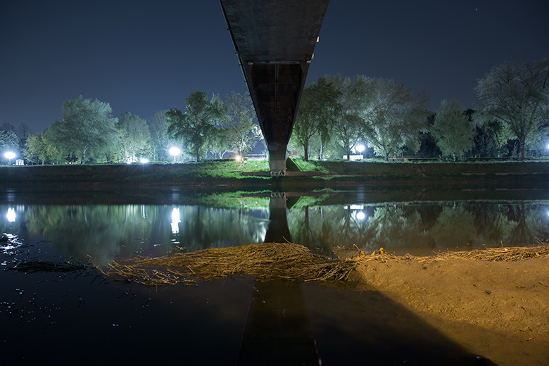 Notturno fluviale, i ponti dell’Arno a 50 anni dall’alluvione di Firenze
