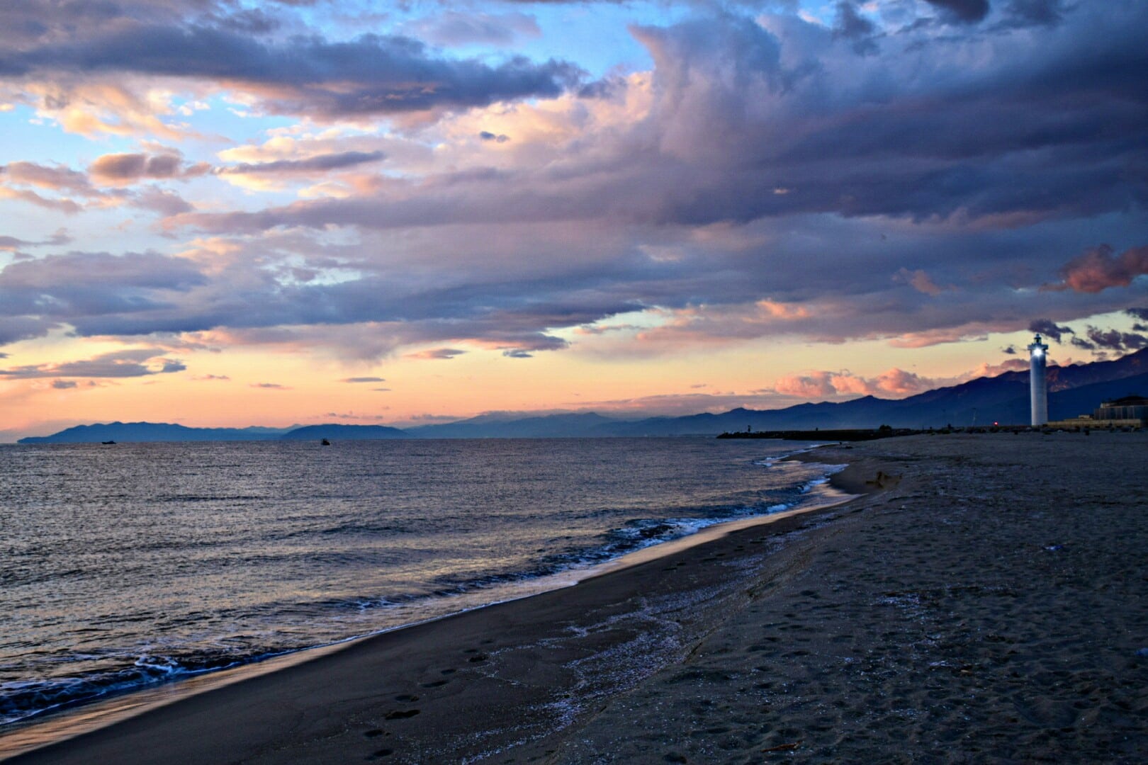 Il faro sulla spiaggia