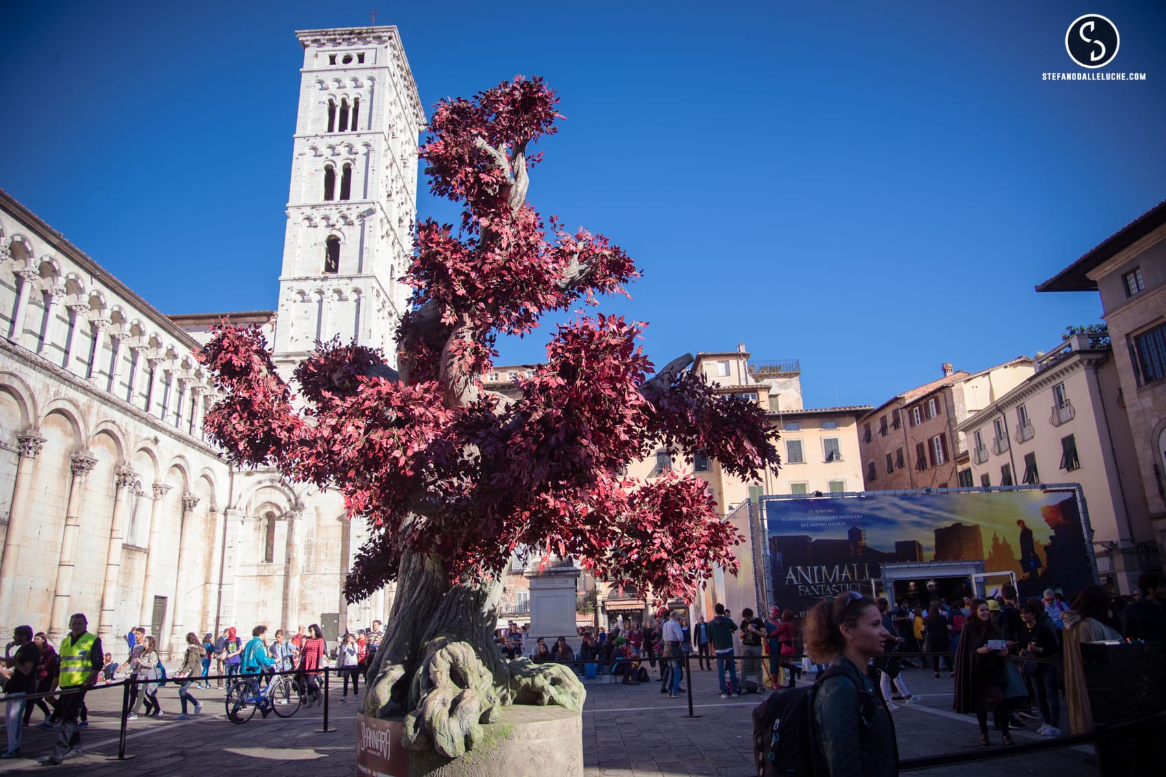 Si fingono volontari per chiedere denaro. Fermate due persone al Lucca Comics