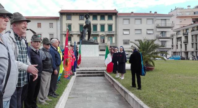 Viareggio rende omaggio alle Forze Armate
