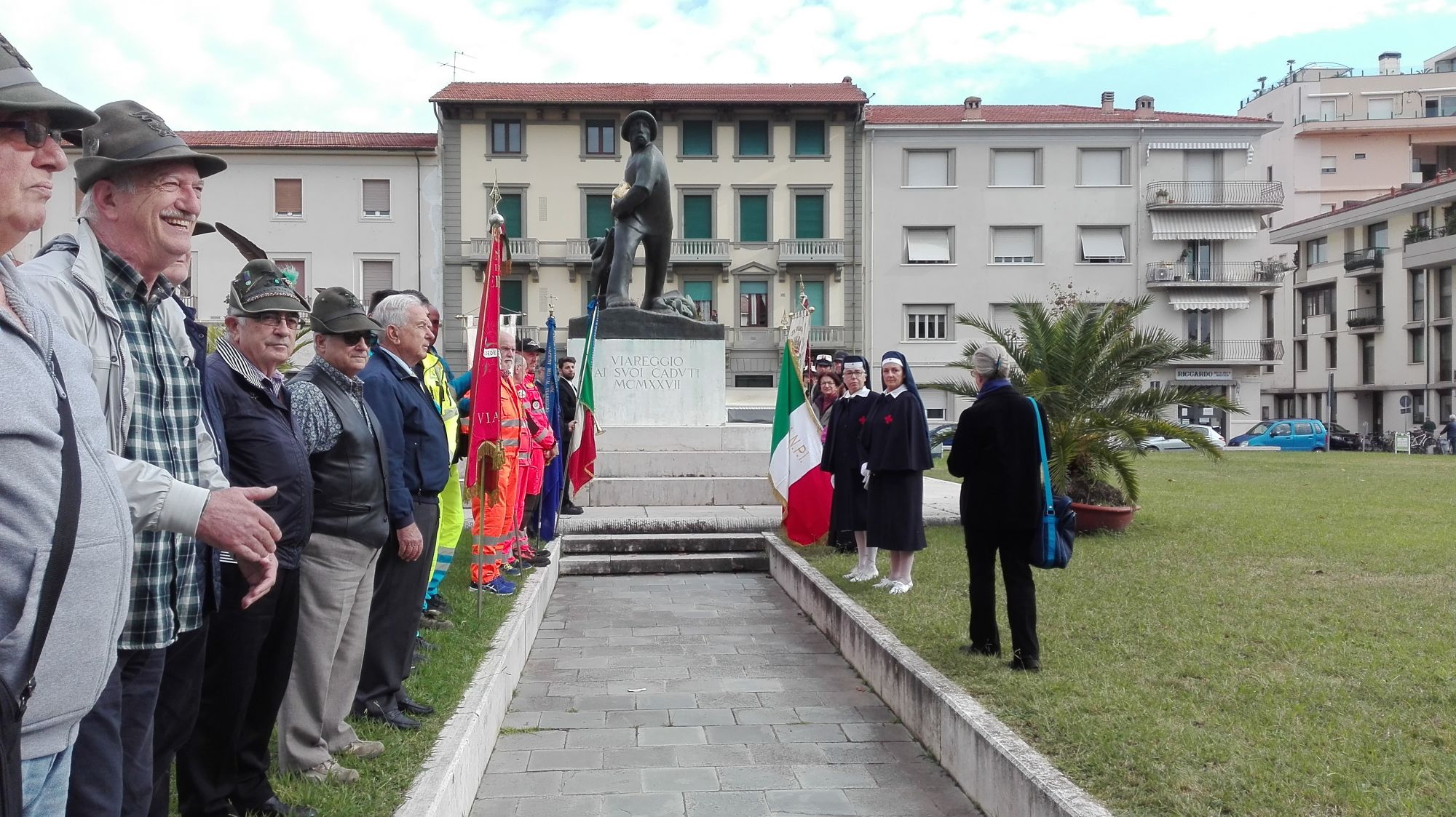 Viareggio rende omaggio alle Forze Armate