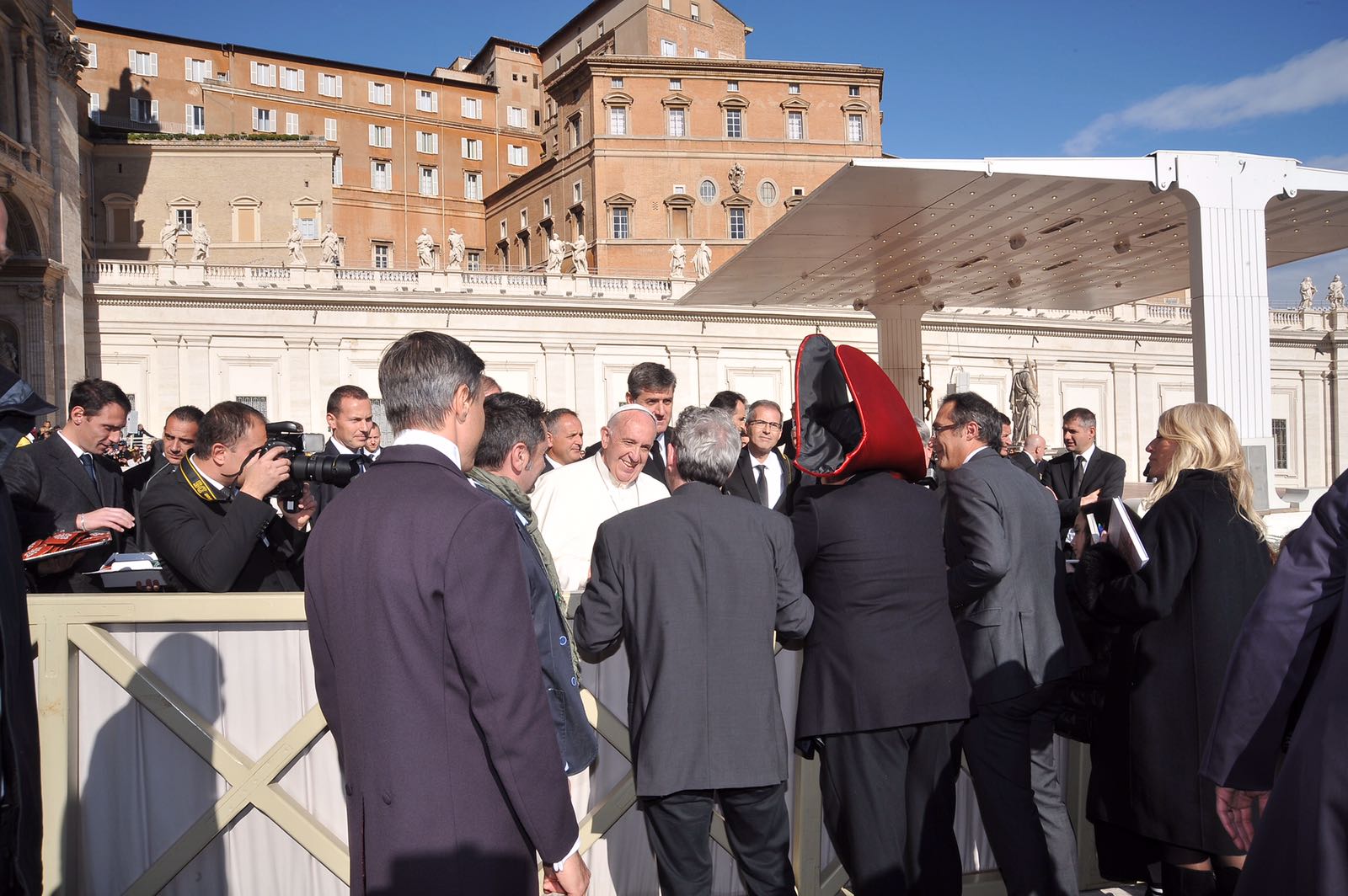 Il Papa riceve i carristi del Carnevale di Viareggio