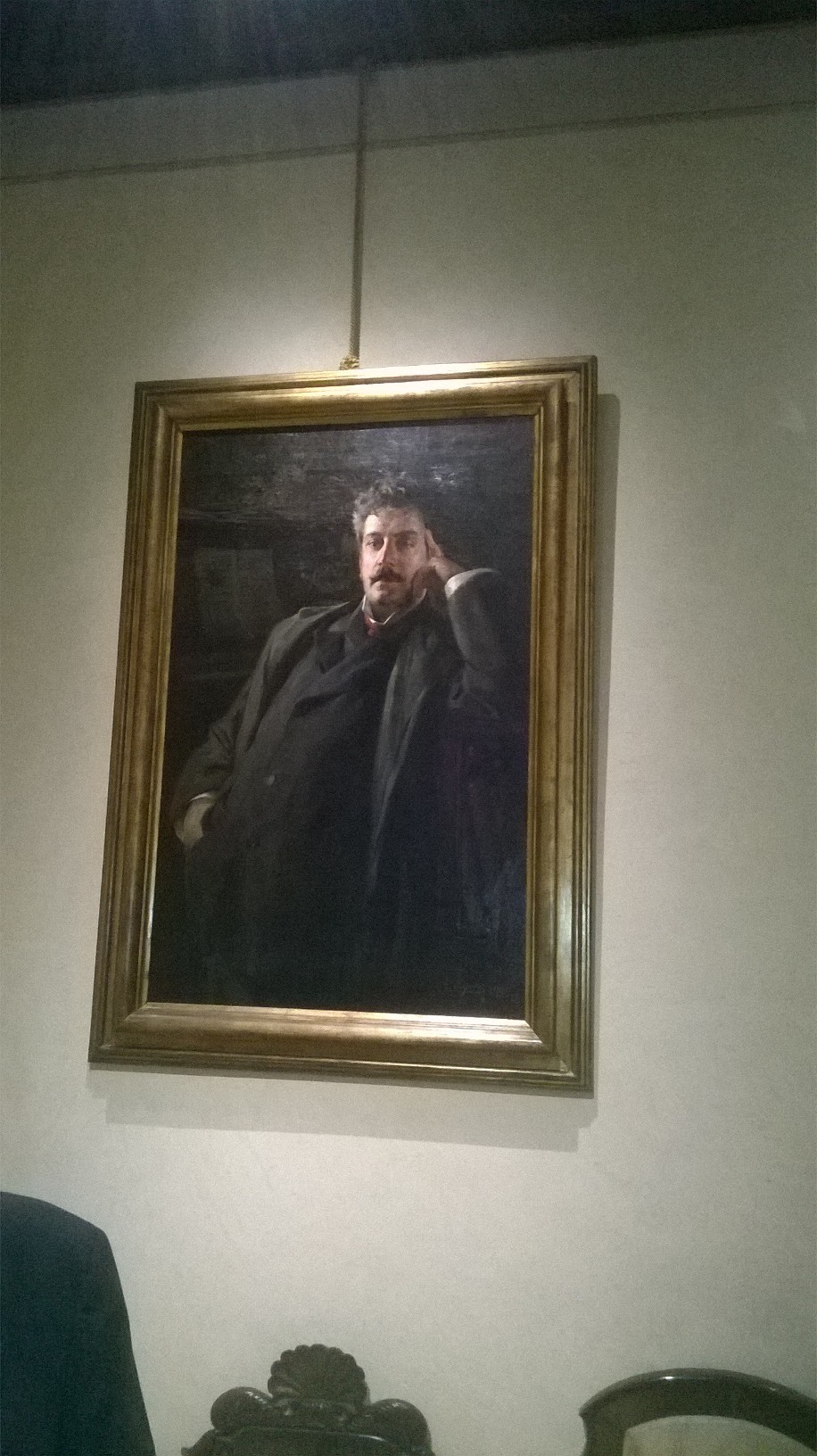 Il ritratto di Giacomo Puccini in esposizione alla Casa Natale