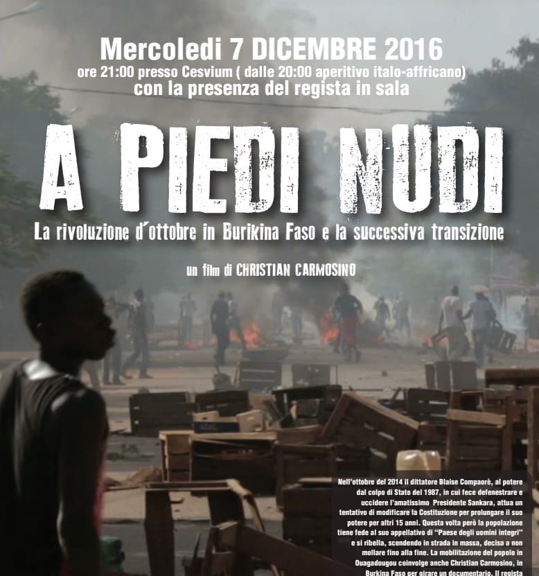 a piedi nudi