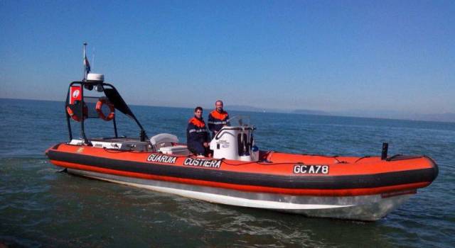 Blitz della Guardia Costiera all&#8217;Elba: spiagge e mare restituiti all’uso pubblico