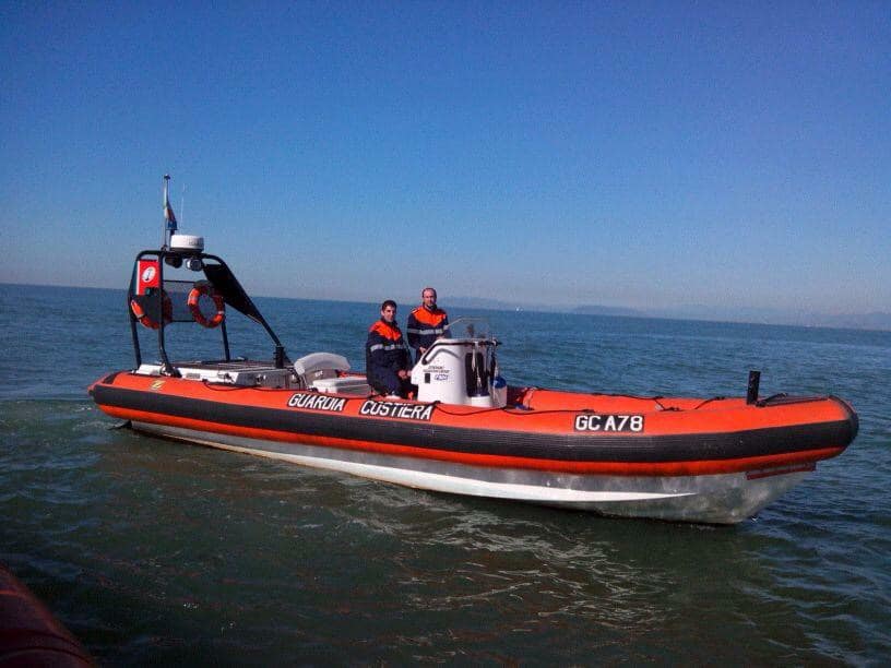 Blitz della Guardia Costiera all’Elba: spiagge e mare restituiti all’uso pubblico