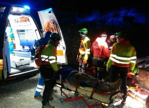 Malato psichiatrico ritrovato dopo una notte di ricerche dal border collie del Soccorso Alpino
