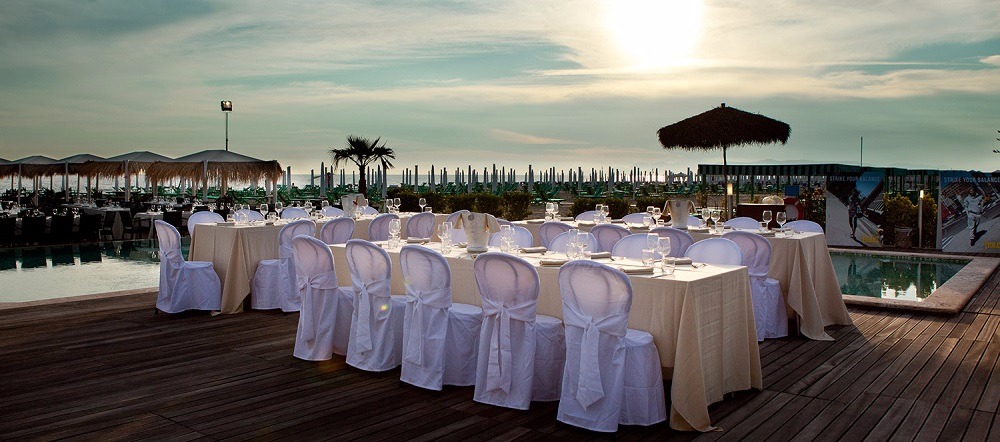 Lavoro. Chef, camerieri e hostess per il Beach Club