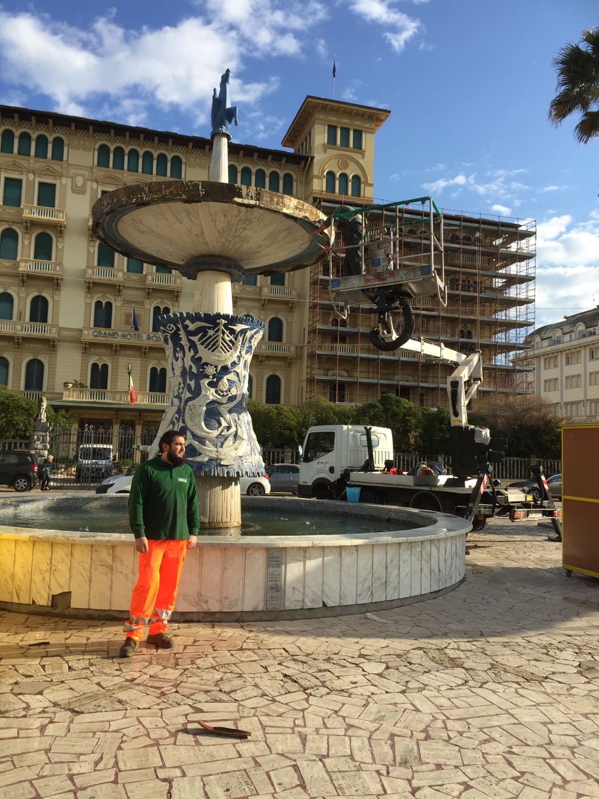 Dalle fontane ai parchi, pulizia straordinaria per Viareggio [foto]