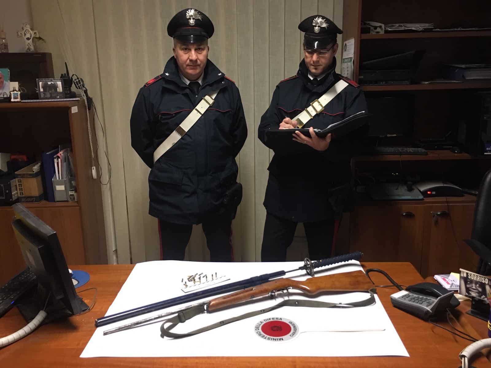 Fucili e katane in casa, arrestato a Seravezza