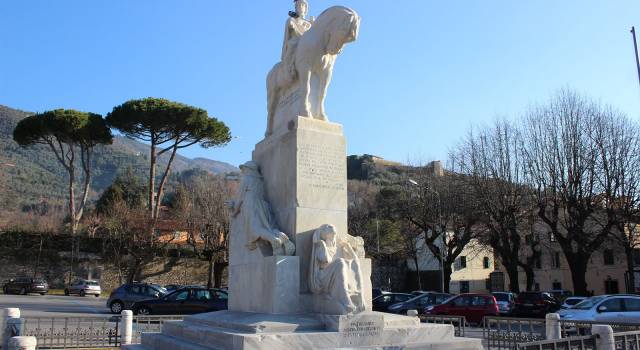 Risolto il mistero del monumento “mutilato”, dopo 70 anni riappare