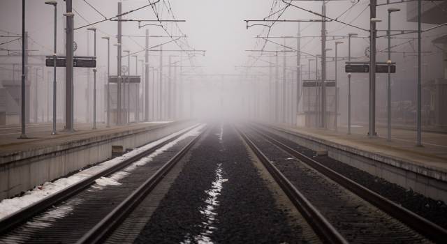 Travolto da un treno in transito, grave 30enne