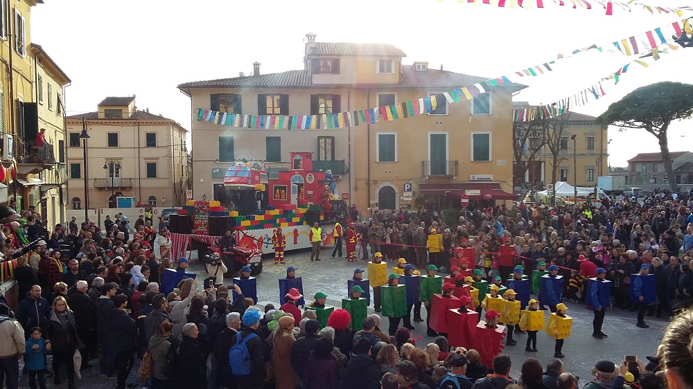 Carnevale Pietrasantino, in 5.000 al corso d’apertura