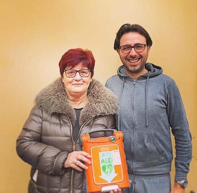 Un defibrillatore in città nel nome di Luca Cattani