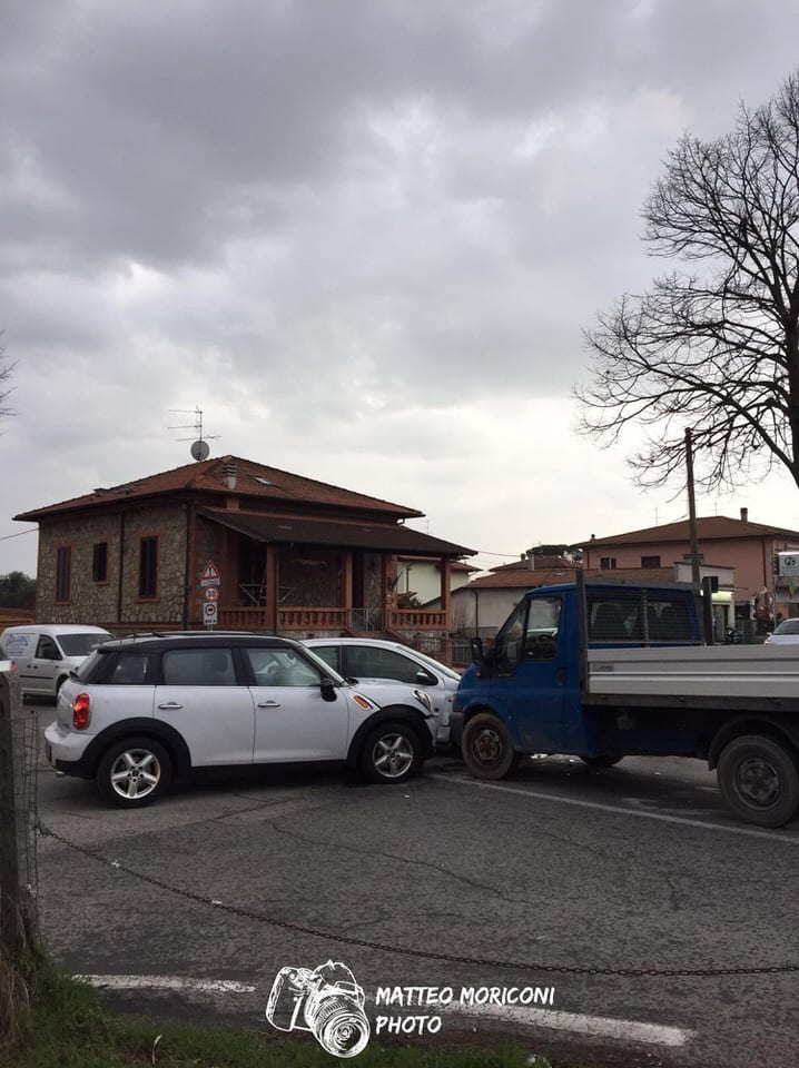 Incidente a Lido di Camaiore, tre mezzi coinvolti