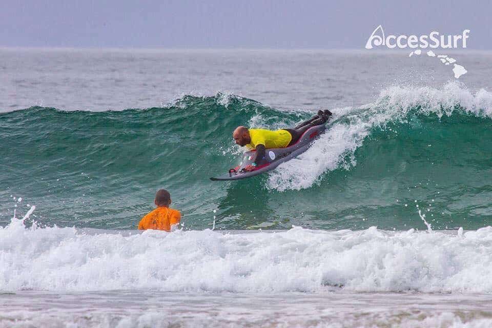 A scuola di adaptive surf al Bagno degli Americani di Tirrenia