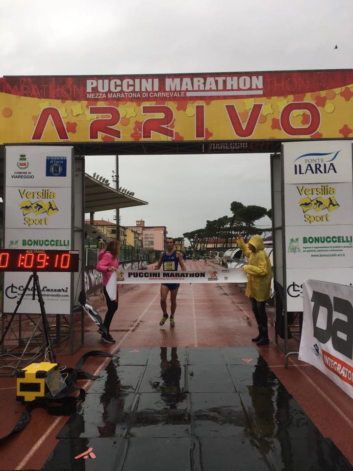 Puccini Marathon, la pioggia non ferma la carica degli 800 runners