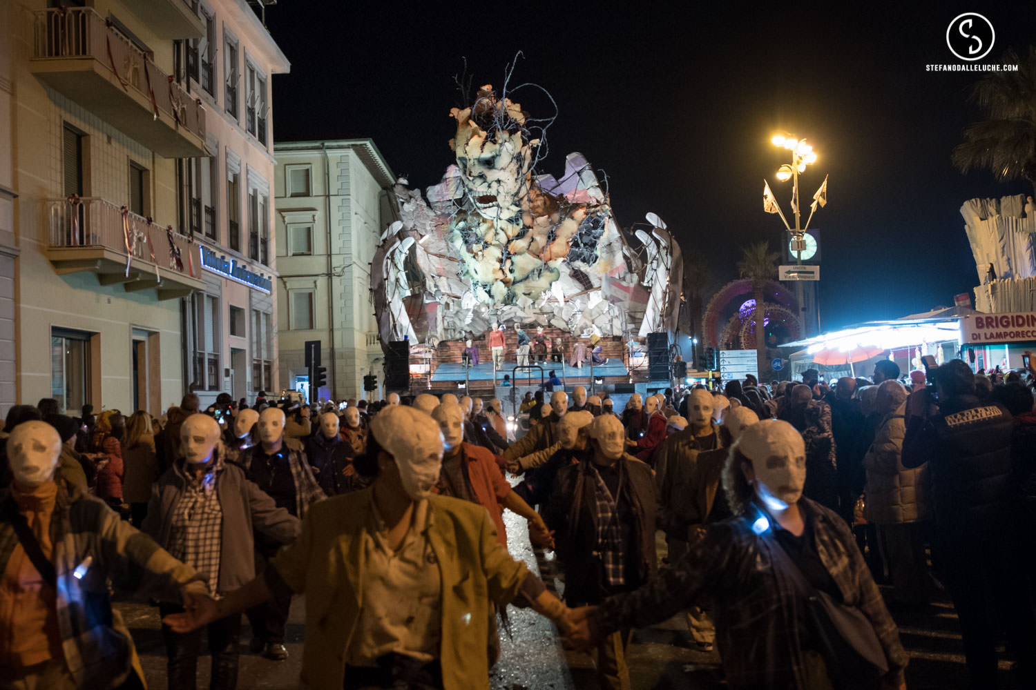 Carnevale di Viareggio 2017, le foto e il racconto del secondo corso