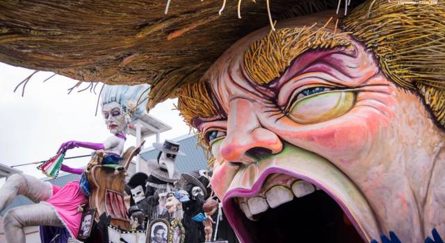 Carnevale di Viareggio 2017, le immagini del primo corso negli scatti di Stefano Dalle Luche