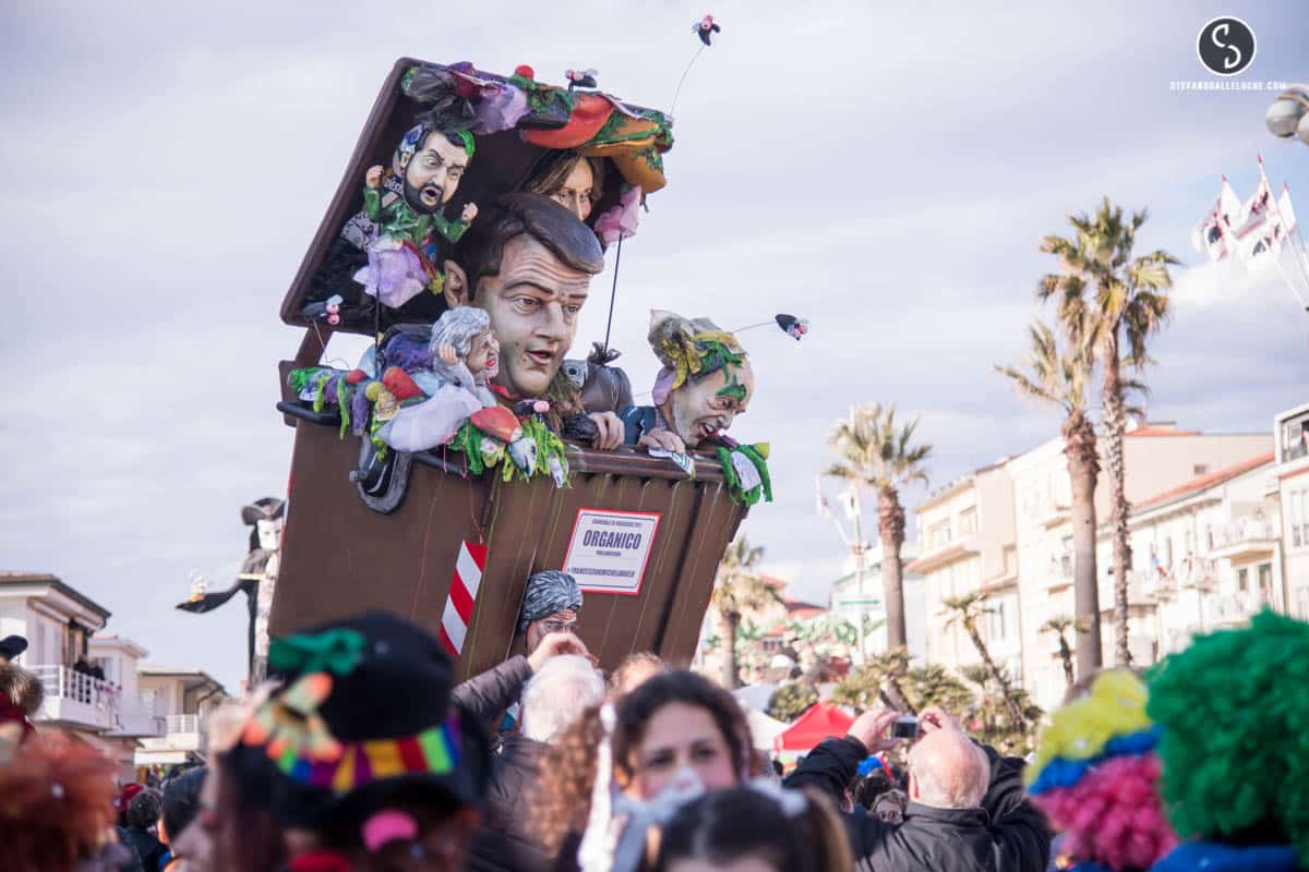 Le maschere isolate del Carnevale di Viareggio 2017