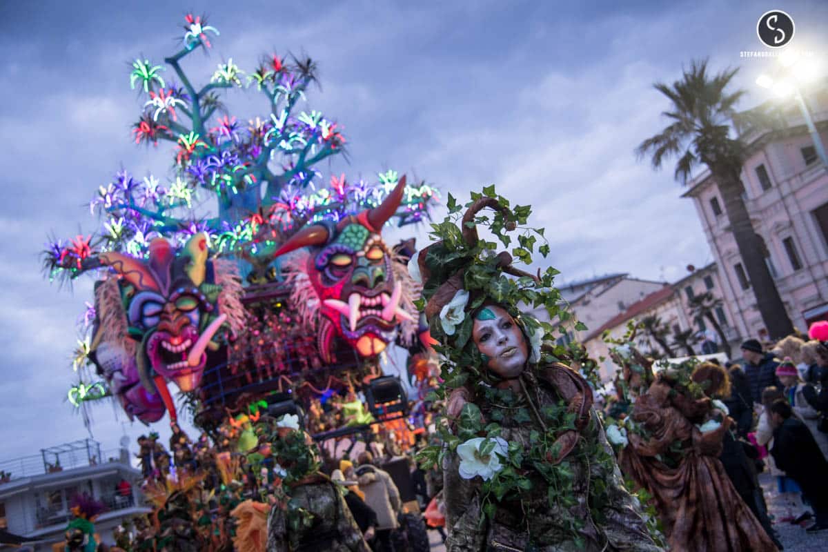 Carnevale di Viareggio 2017, 270mila euro per il primo corso