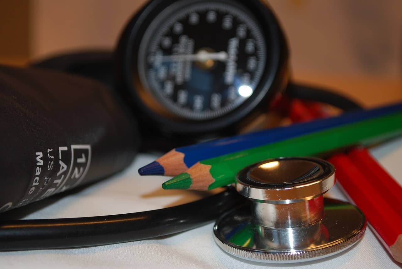 infermiere stetoscopio medico