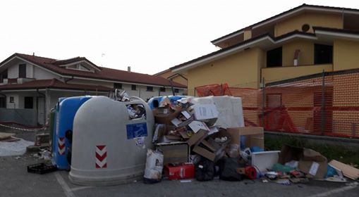 Via alla maxi operazione di pulizia, squadre di volontari in azione sul lungofiume Versilia